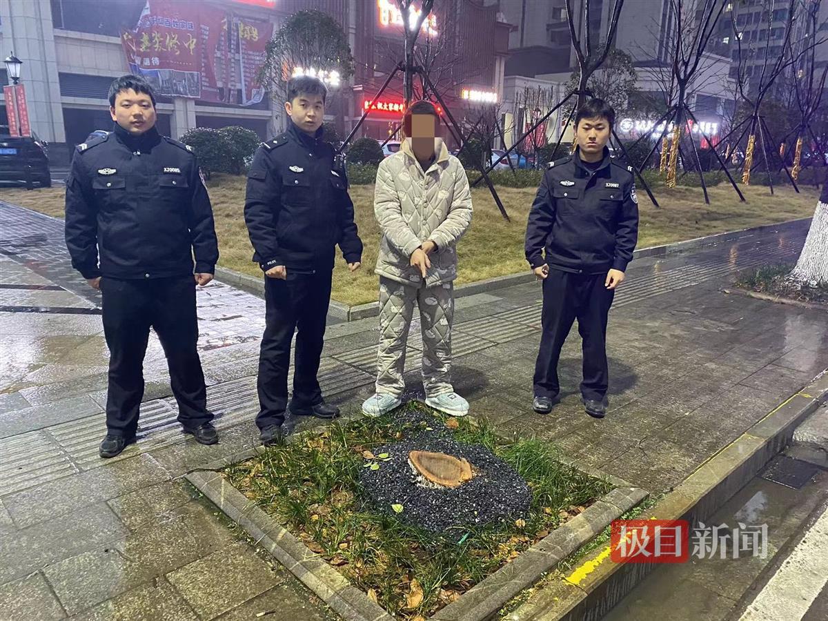小华指认现场.jpg