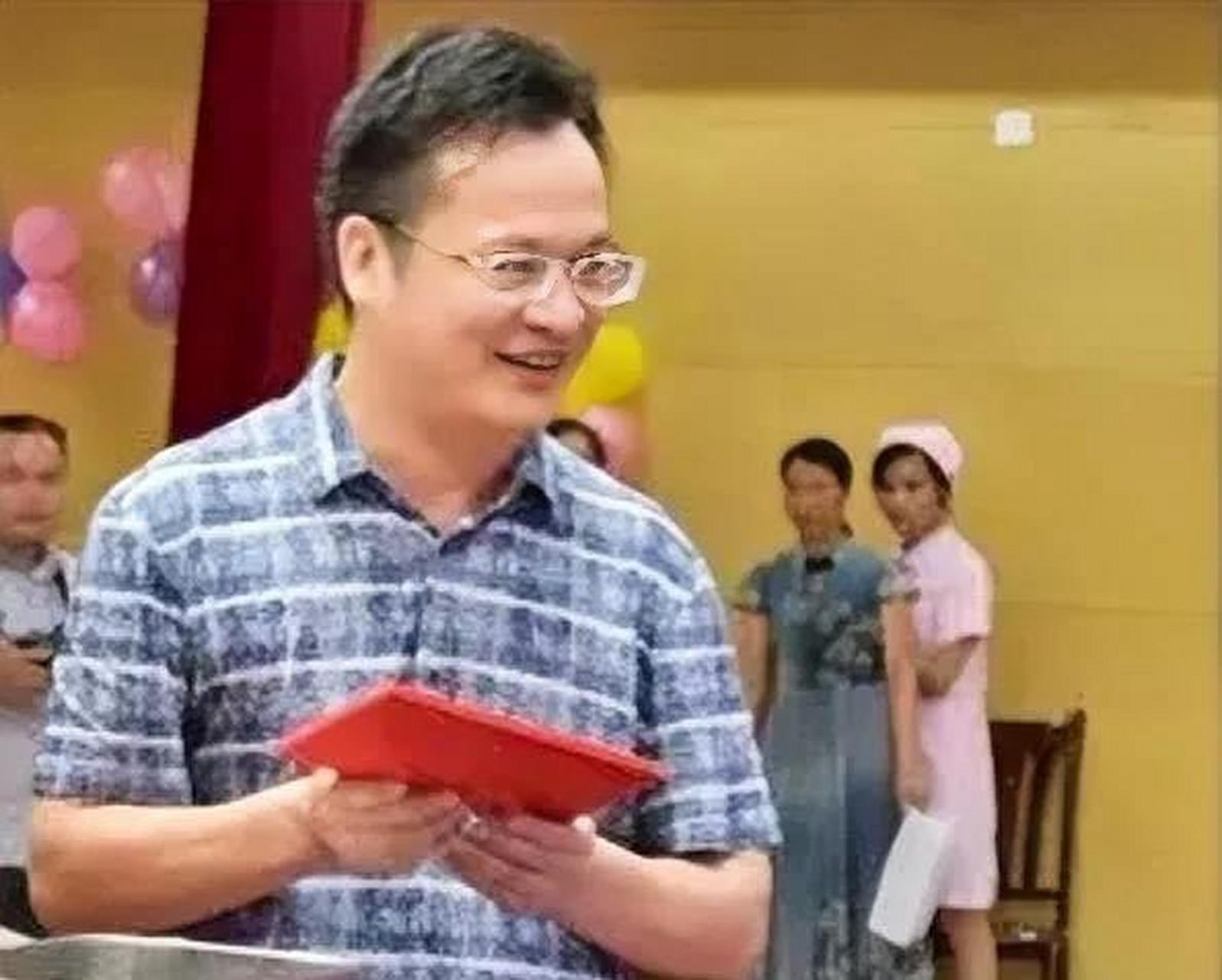 小小院长受贿的4000多万元现金竟如翼而飞了,电视剧