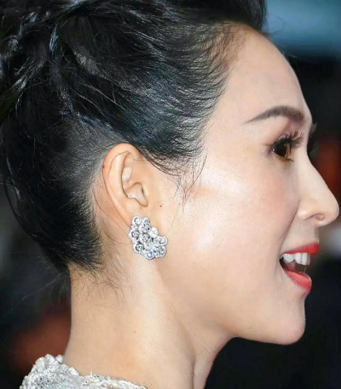 章子怡太美了[赞]脸型好看[赞]确实不错,羡慕汪峰,随时随地[赞][赞]