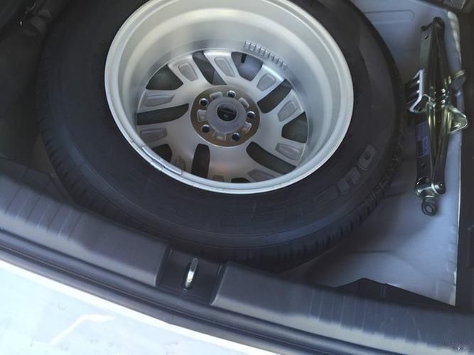 本田crv的备胎在哪里