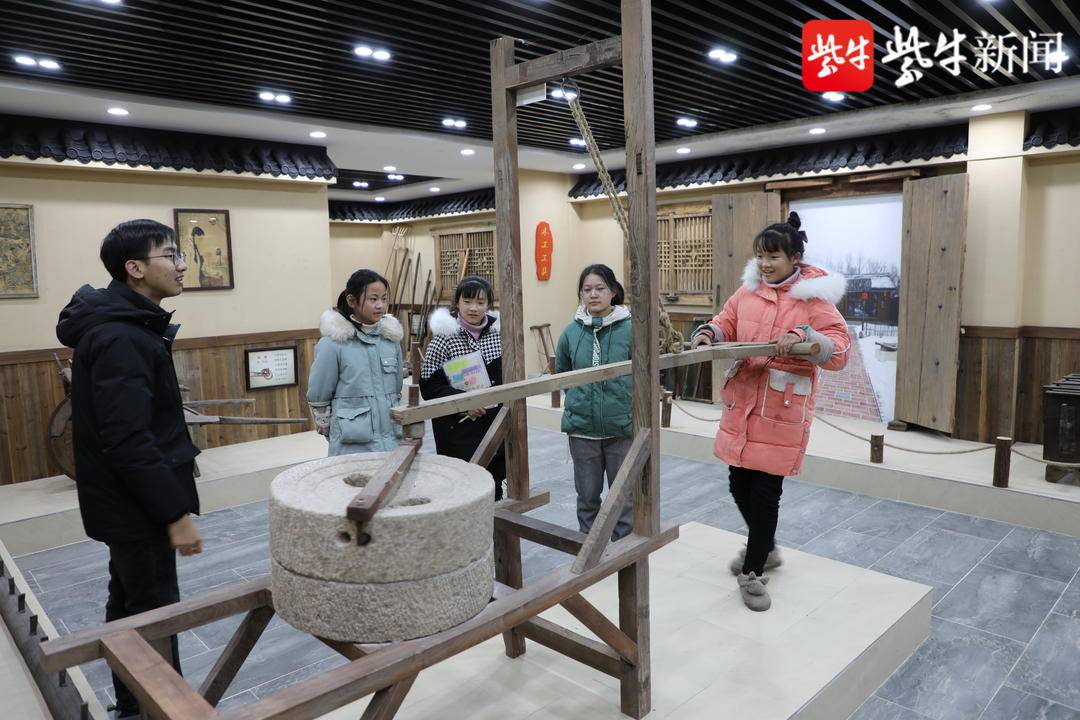 写春联 下田头 盐城射阳这帮孩子的寒假作业很"特别"