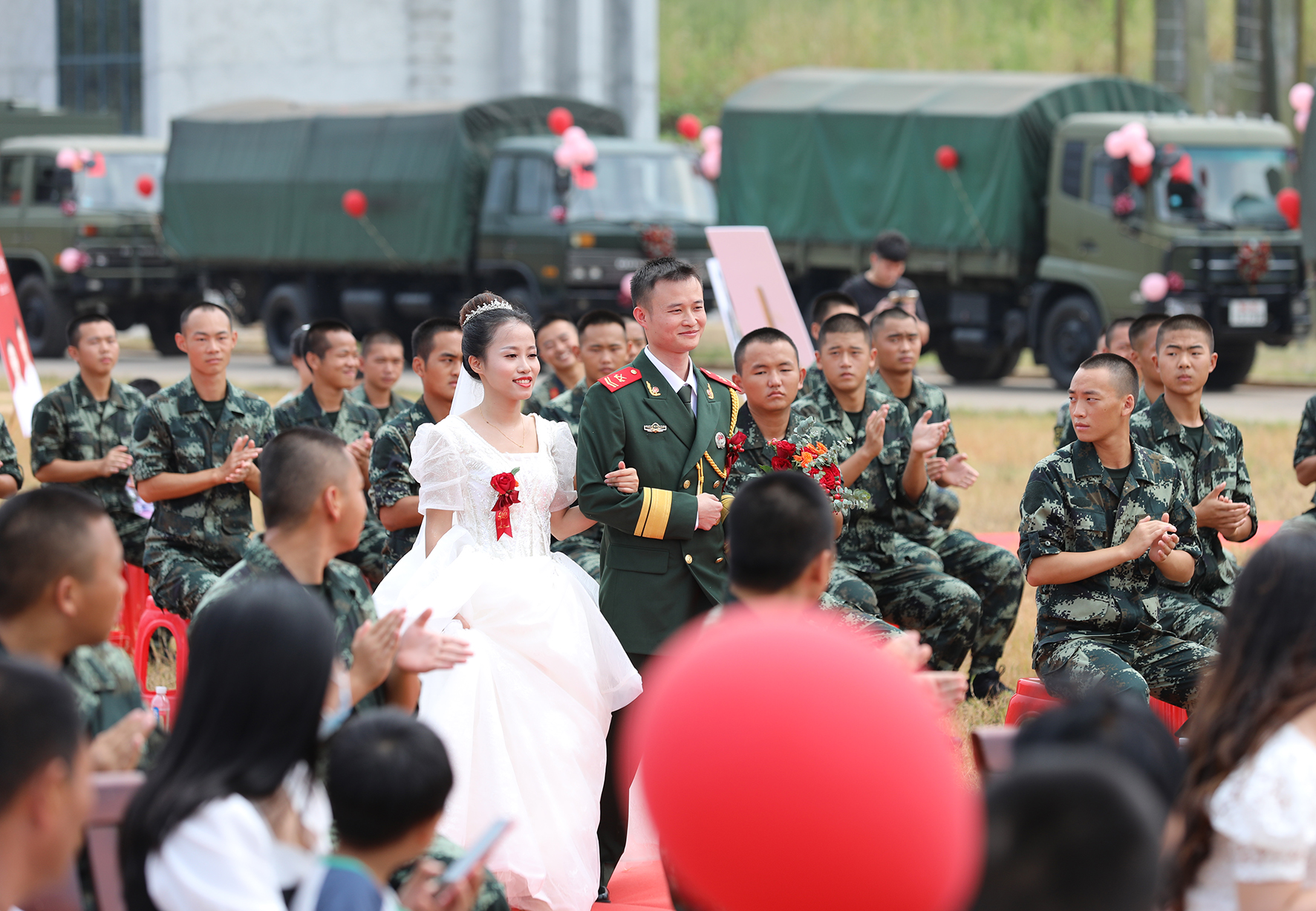 武警集体婚礼图片