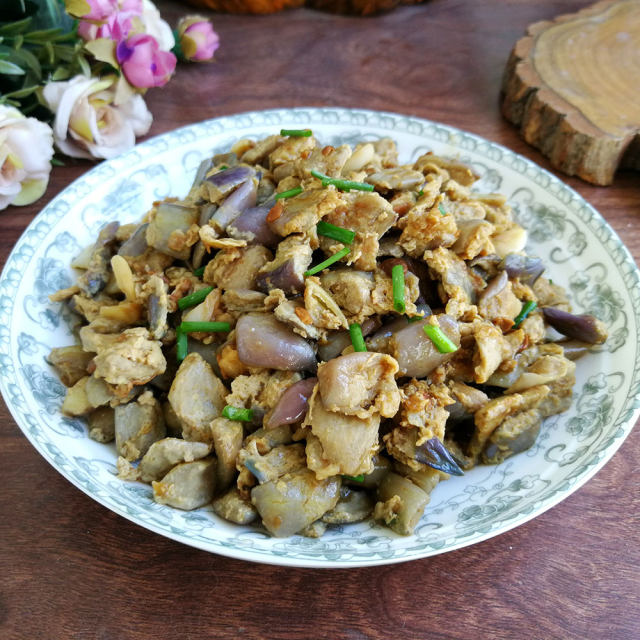 茄子鸡蛋酱,香浓入味,拌面下饭均佳