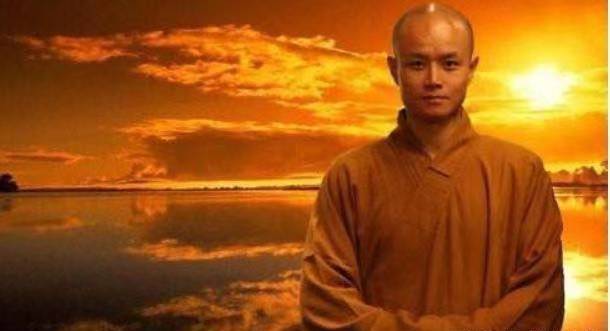 从金牌主持人沦落到街头商演,现在出家为僧,45岁乐嘉做错了什么