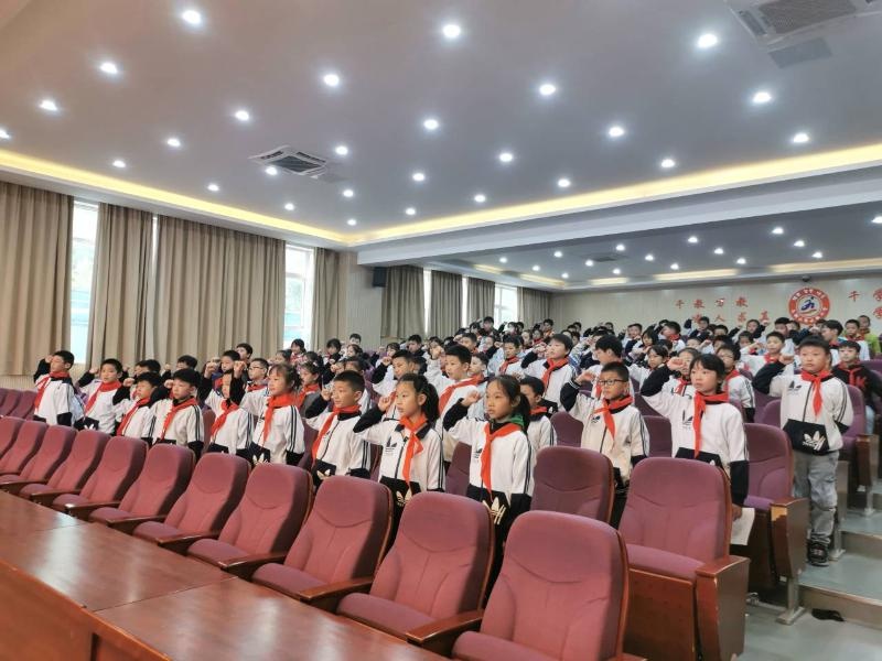 山南小学开展"请党放心 强国有我"少先队员入队仪式