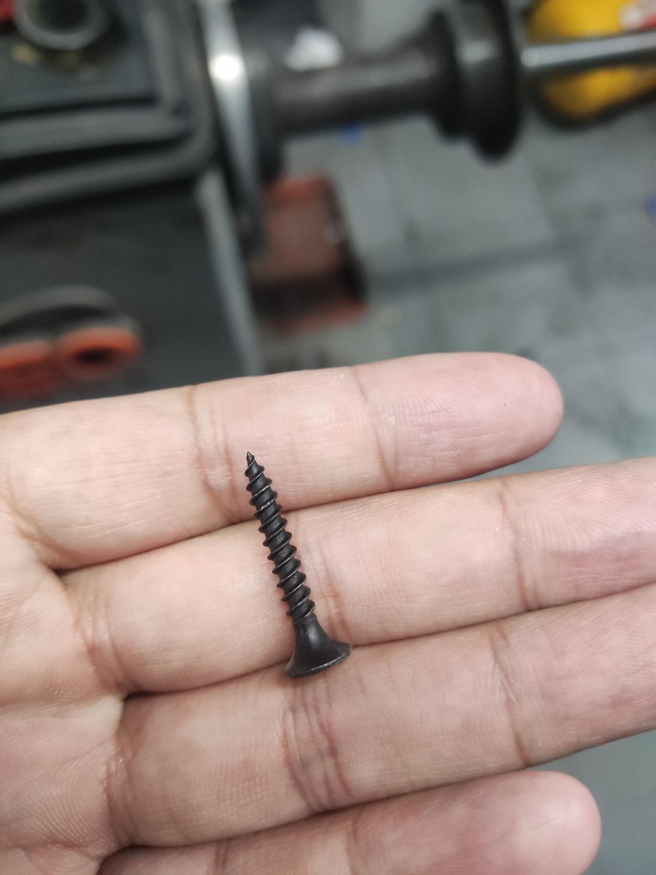 记录车胎被钉扎的经历
