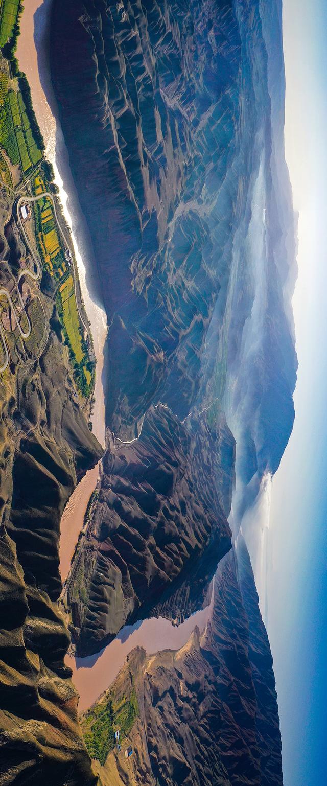 黃河景泰段:濯濯童山生紫氣 湯湯河水繞山澗