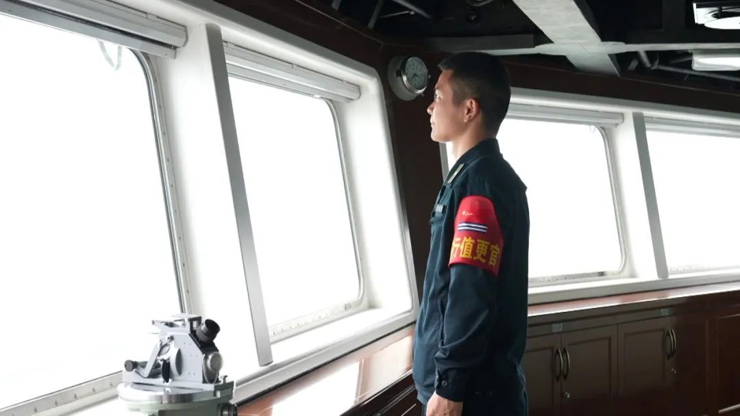 陆强强说只要不是太复杂的区域舰指挥员基本会"放手"让年轻的值更官