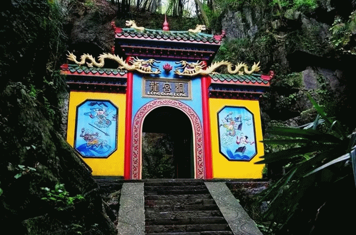 免免免皇家大马戏时光隧道高空玻璃漂流七彩郁金香通通免费玩龙宫洞