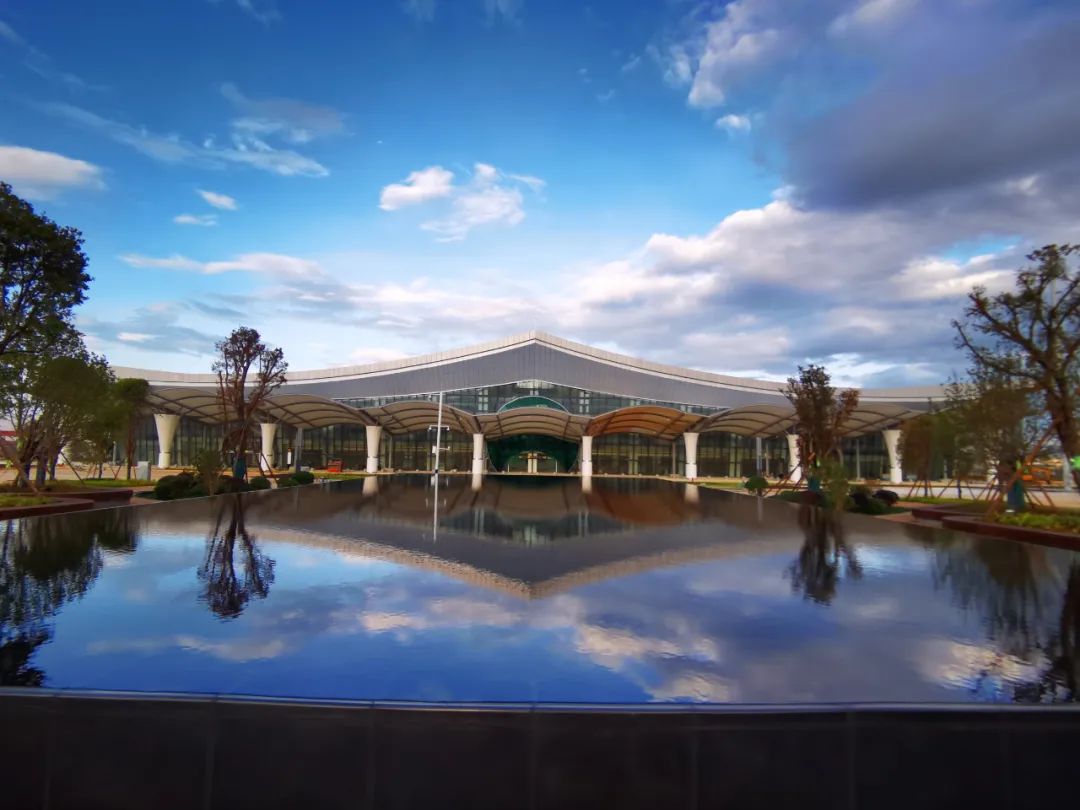 6月28日,保山机场新航站楼正式投入使用!