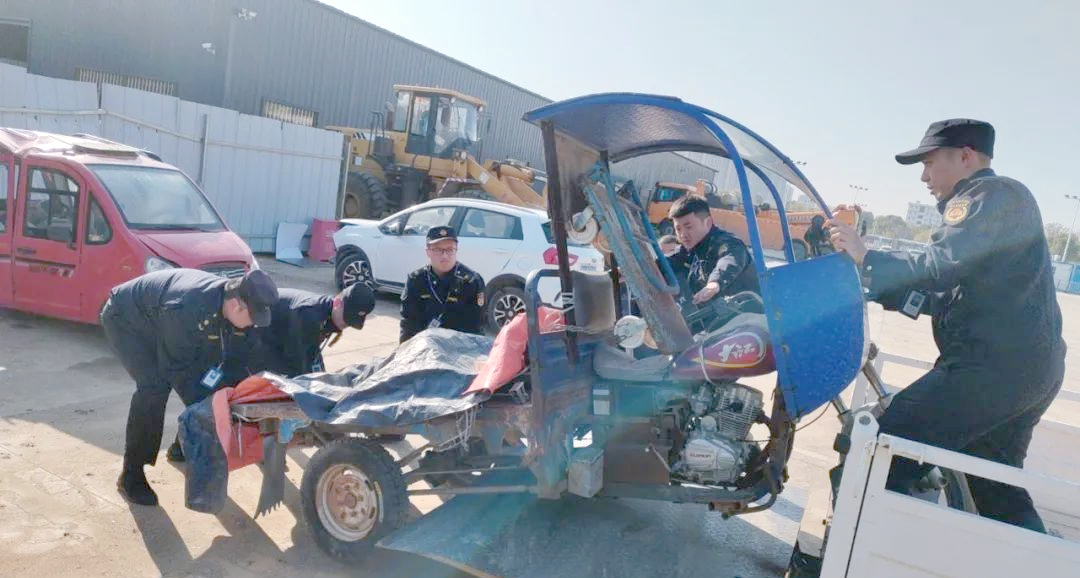 肥西县城管局集中整治"僵尸三轮车",提升城市管理水平