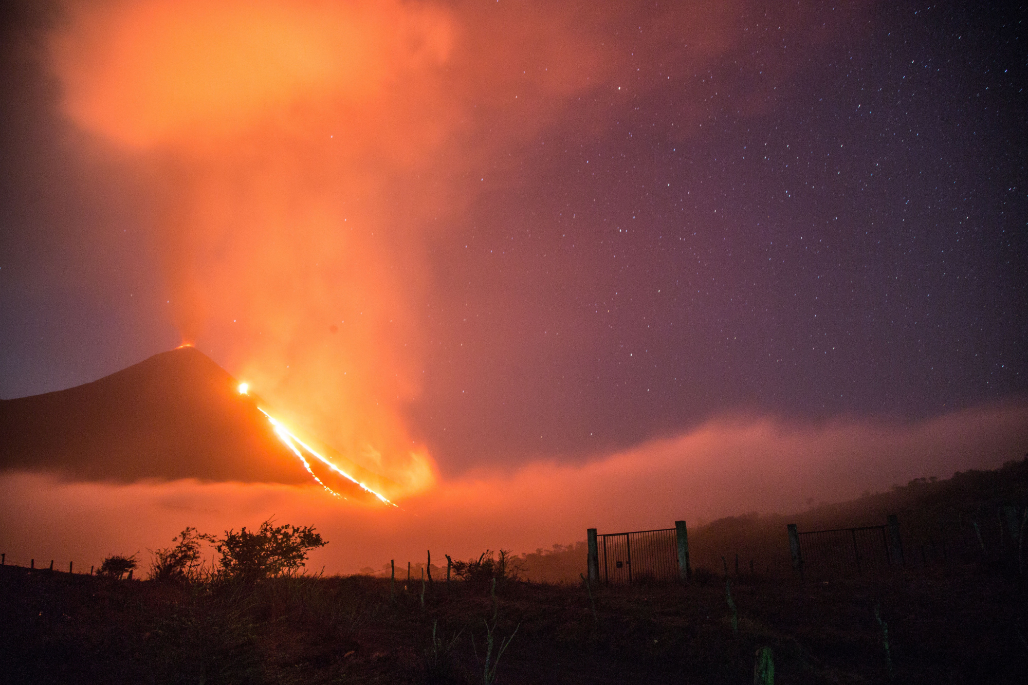 (3)危地马拉帕卡亚火山喷发