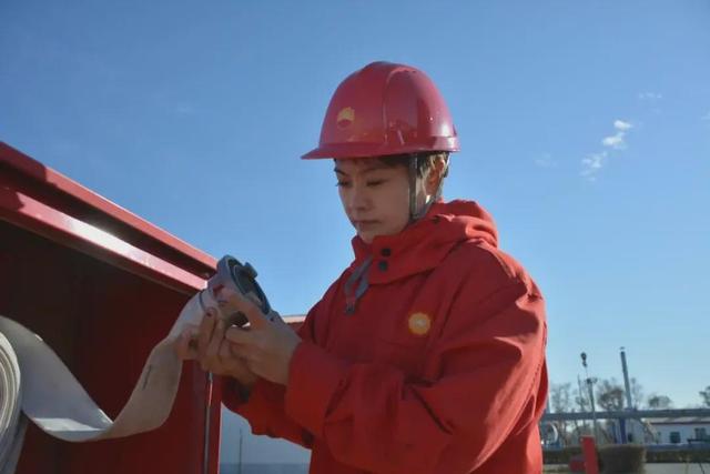 冬日奋战在一线中的石油人最美