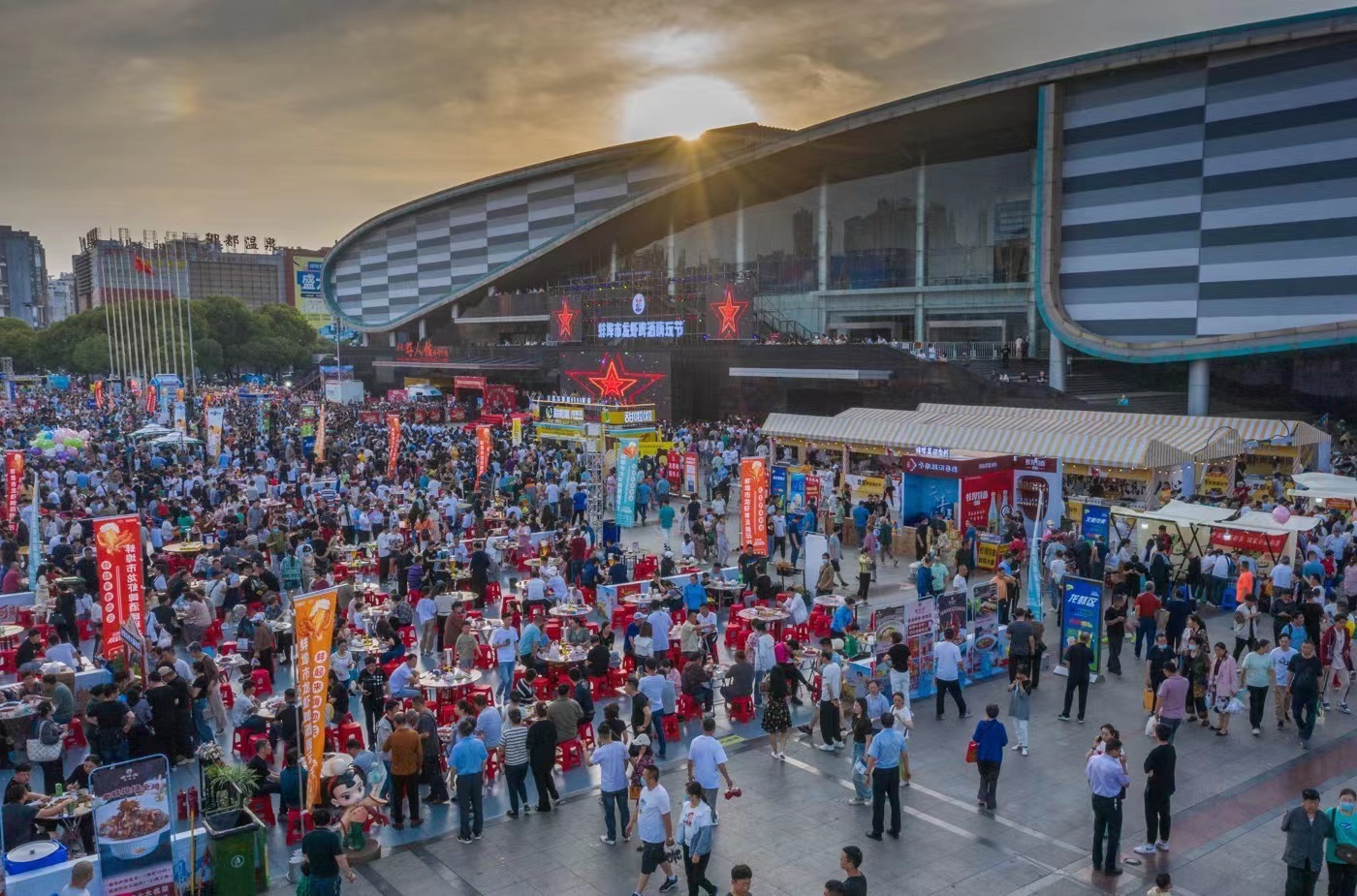 安徽蚌埠:嗨玩夏日龙虾节