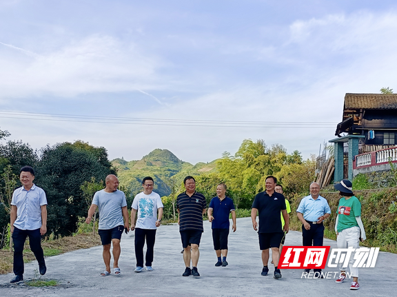 刘昌刚赴吉首市己略乡夯坨村调研指导乡村振兴工作