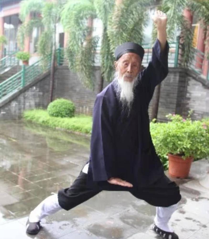 跟着张至顺道长的视频练习金刚功长寿功,练习第一天后颈肩疼痛