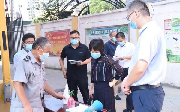 平舆县委常委,宣传部部长朱瑞霞调研城区疫情防控和文明城市创建工作