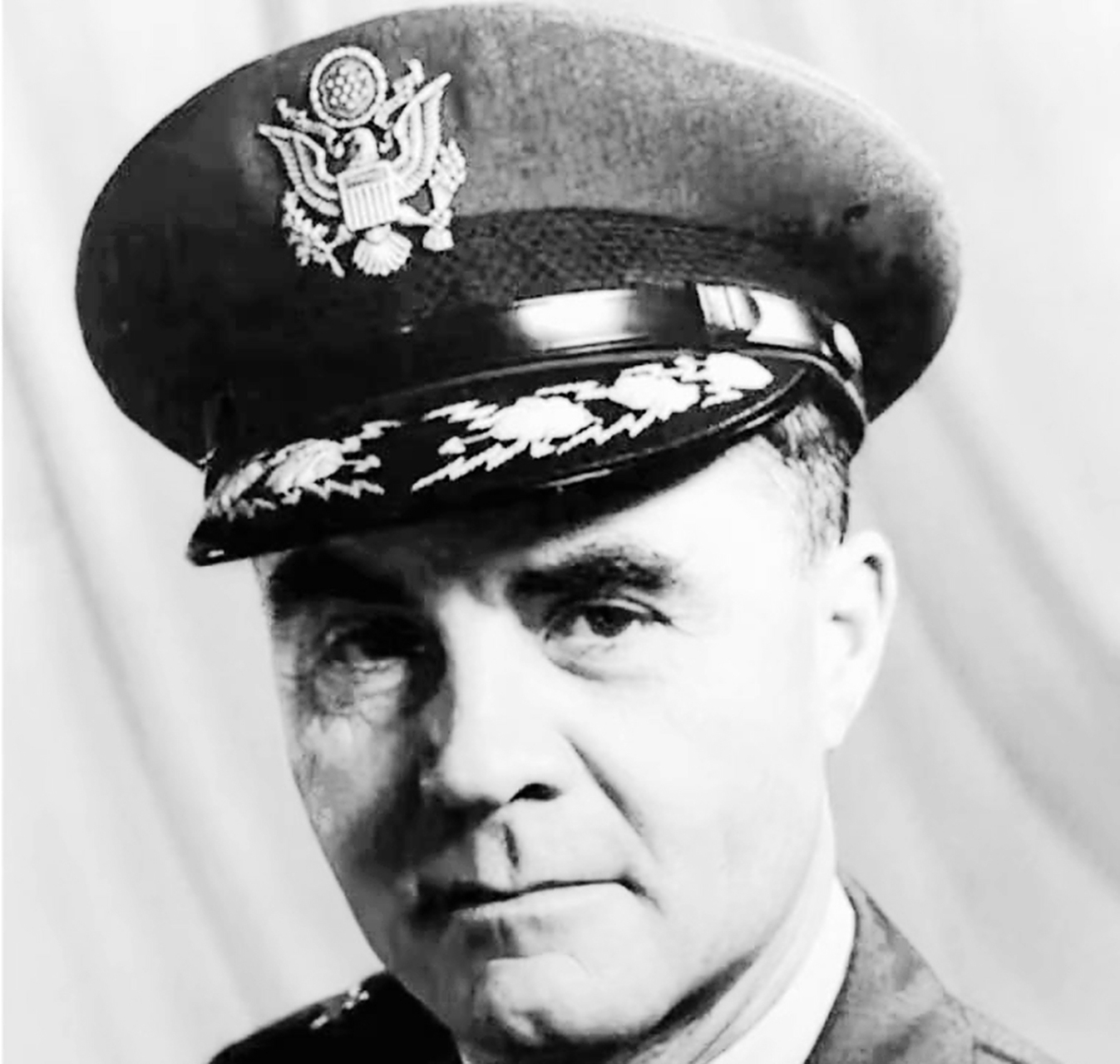 他叫保罗·蒂贝茨.