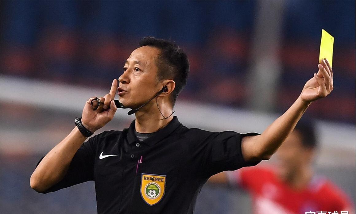 "中超裁判披挂上阵!广西大连战马力主裁,青岛vs重庆双方对决"
