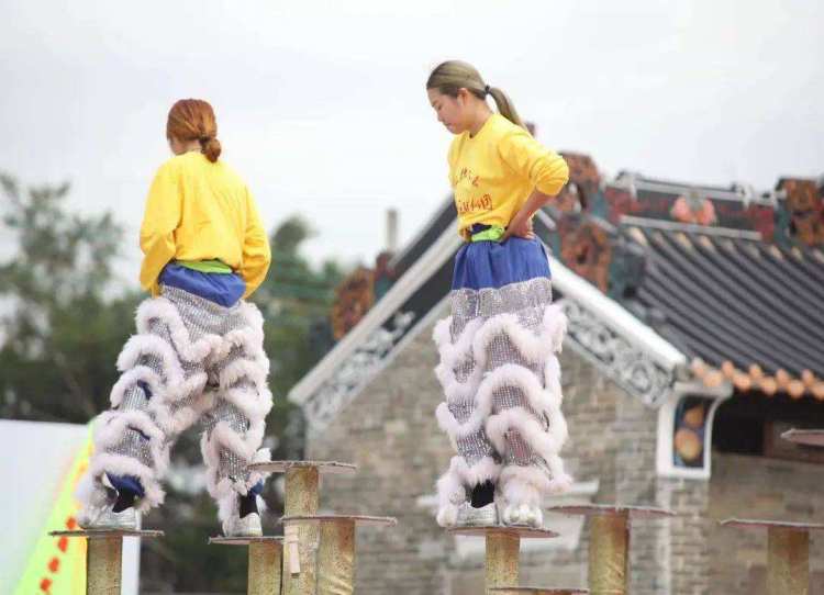 顺德醒狮女孩心中有梦登上云顶世界狮王争霸赛舞台