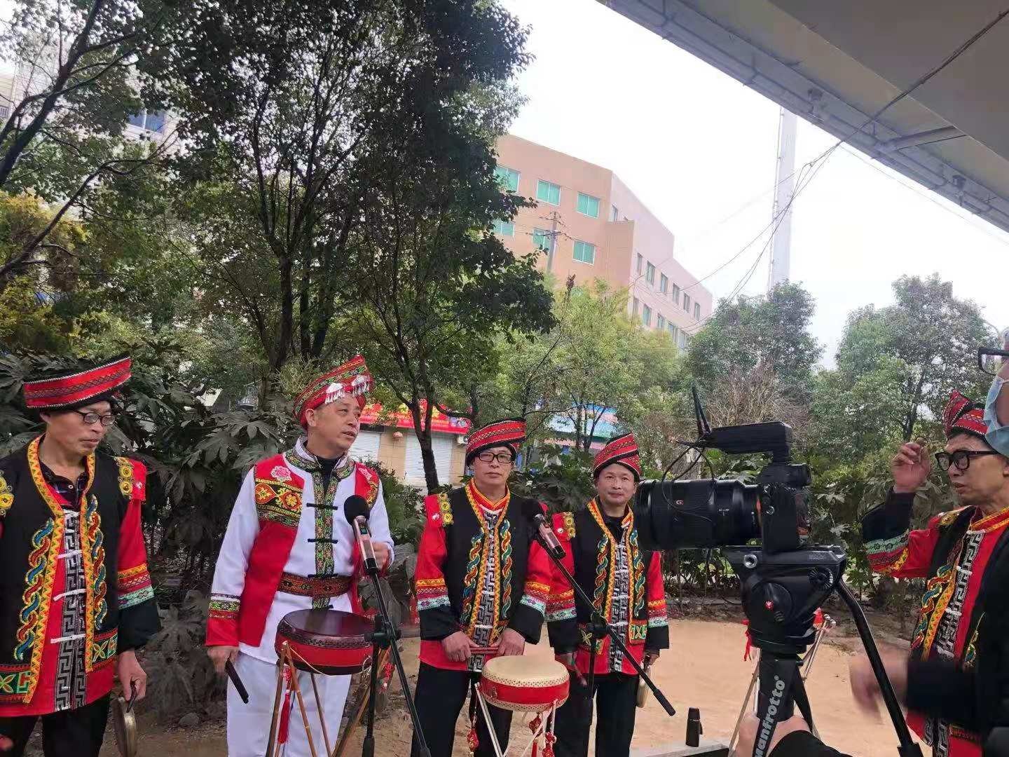 留在瑞安过年的宣恩人 敲响"三棒鼓"为父老乡亲送祝福