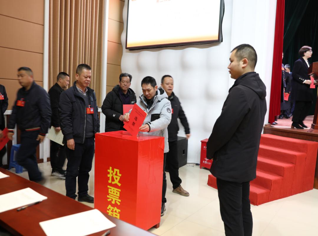 【聚焦两会】古田县第十八届人民代表大会第三次会议召开第三次全体
