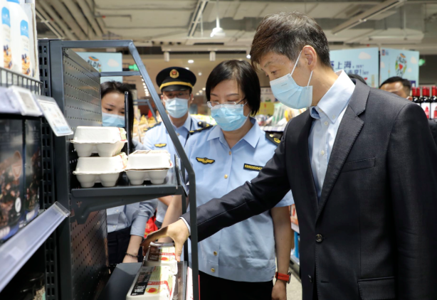 上海市市场监管局领导带队开展市场监管综合执法检查
