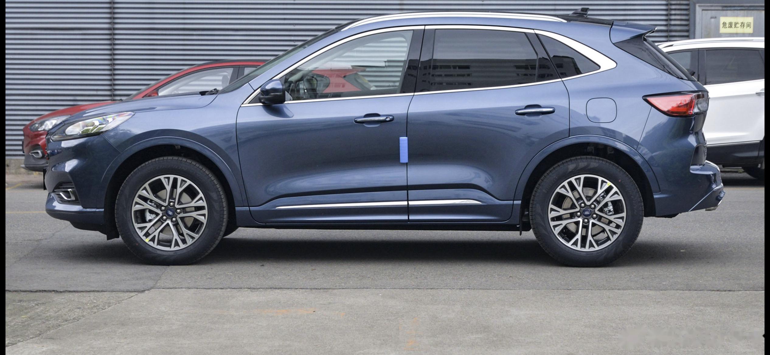 福特锐际后备箱怎么开,锐际后备箱开关位置及尺寸容积