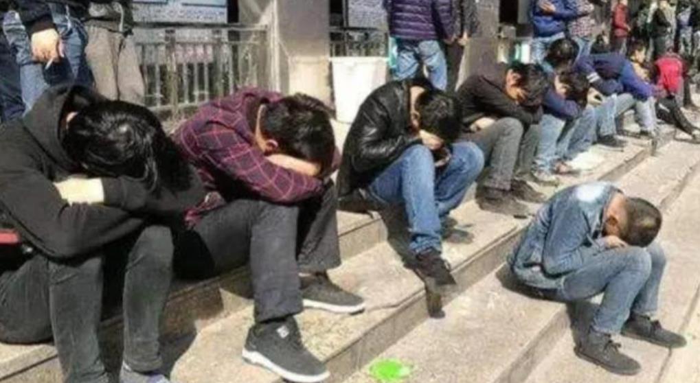 深圳的"三和大神",混吃混喝,抽散装烟,花几十块钱住网吧