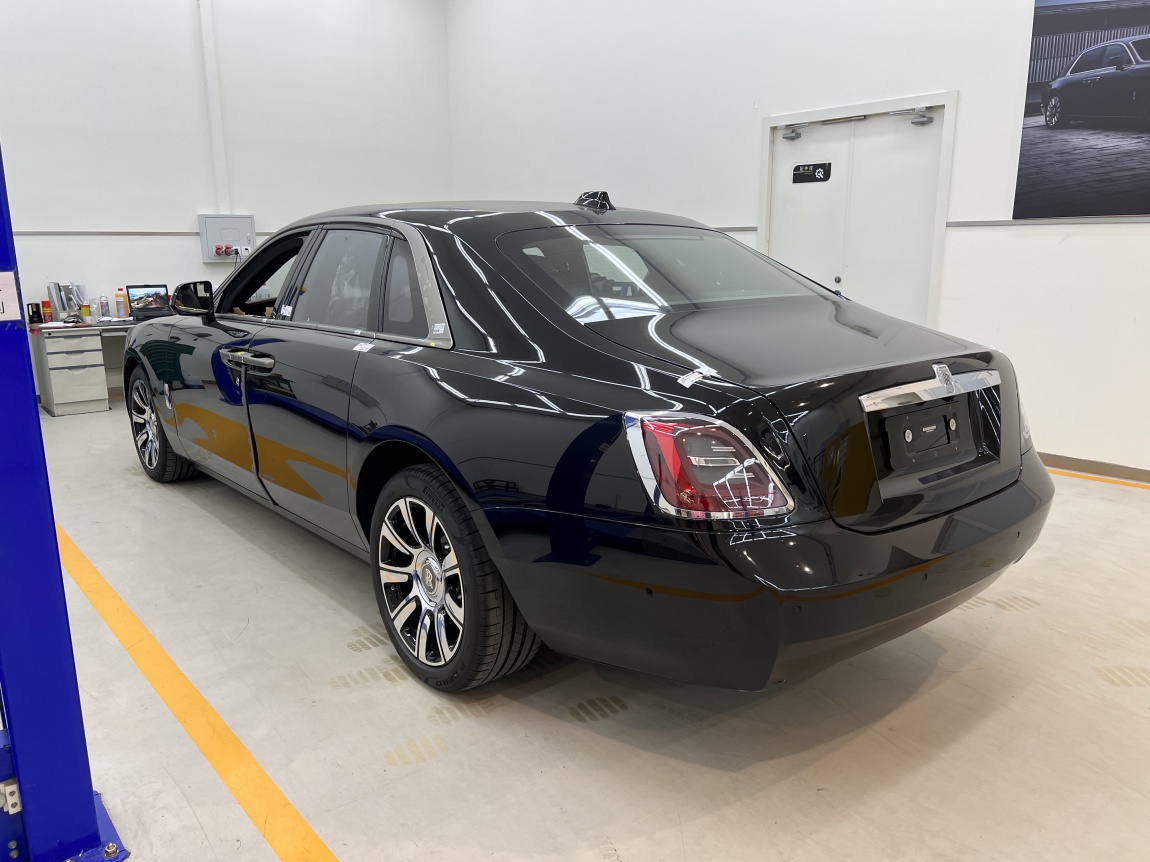 同为超豪华品牌的入门级轿车,古斯特为何比宾利飞驰贵200多万?