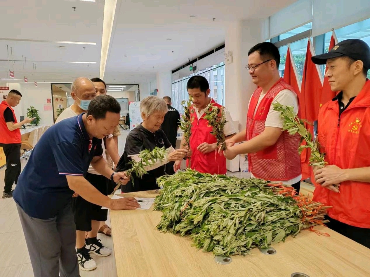 片片粽叶裹温情,龙田街道拉满端午节日气氛