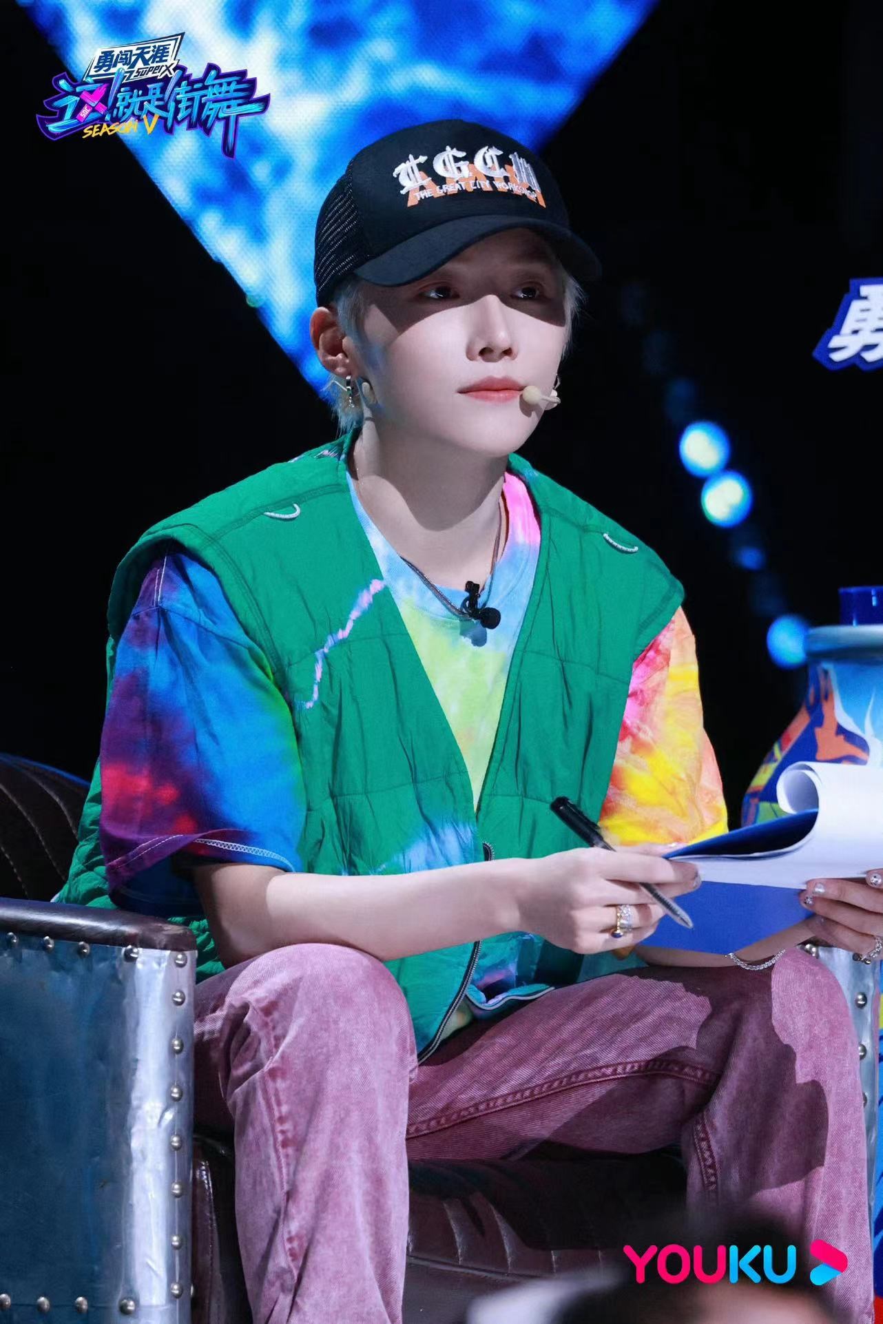 就是街舞》第五季周钰翔豆豆当选小队长 昂昂"真假总导演"编舞创意破