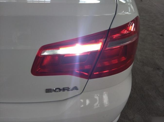 宝来经典的倒车灯是一个亮还是两