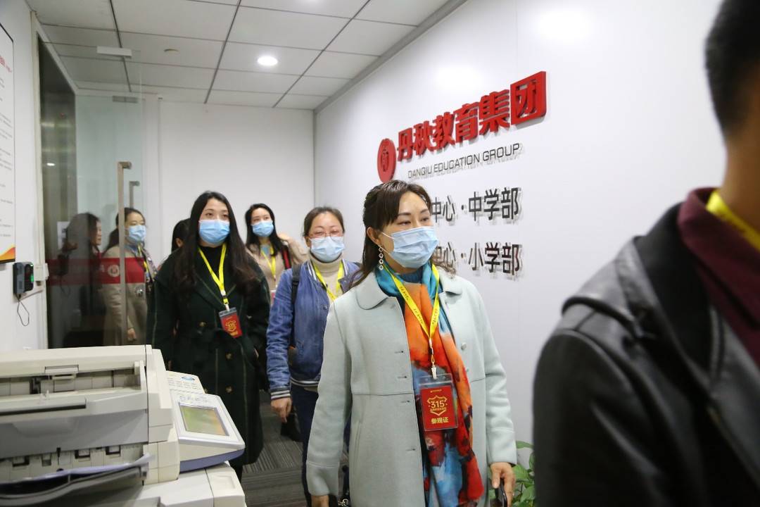 真金不怕火炼 成都家长组团探秘丹秋名师堂教研腹地