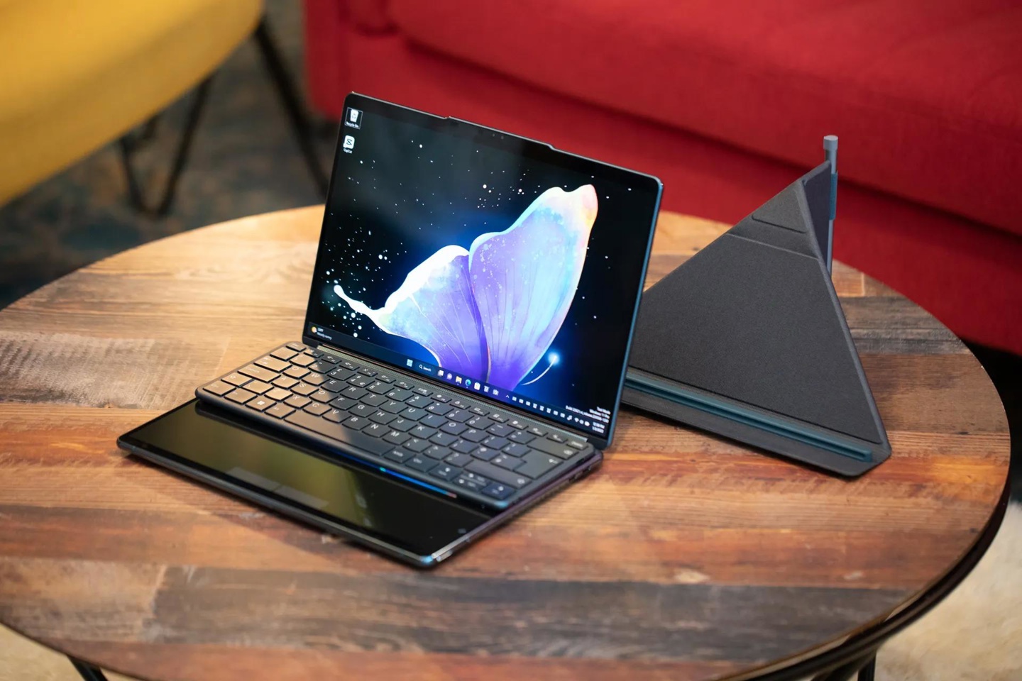 联想新款 yoga book 9i 亮相 ces:双面 oled 屏,多种使用方式