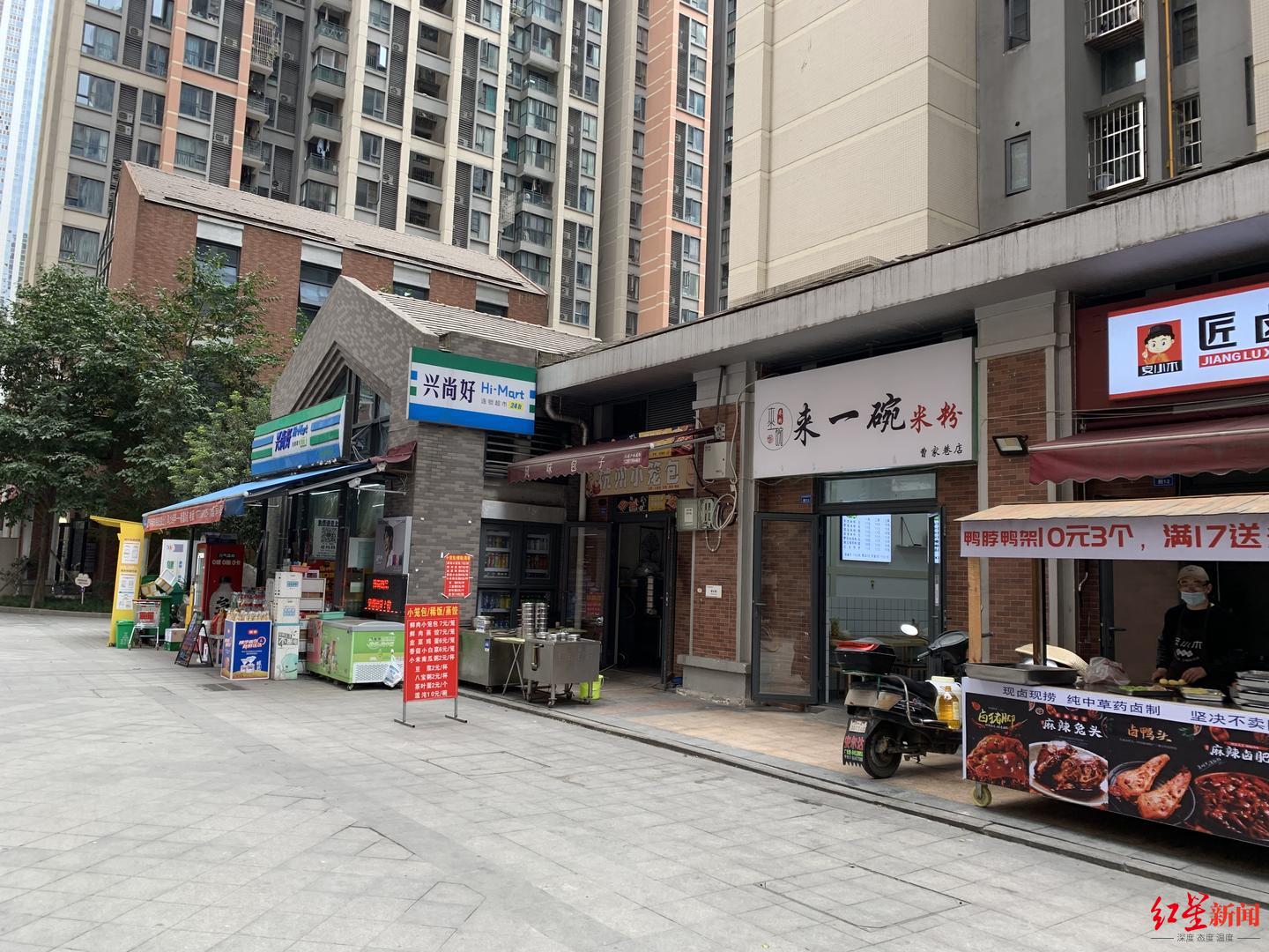 一次"民意调查"后,开放式小区装上铁门 商铺业主怒了:这合法吗?