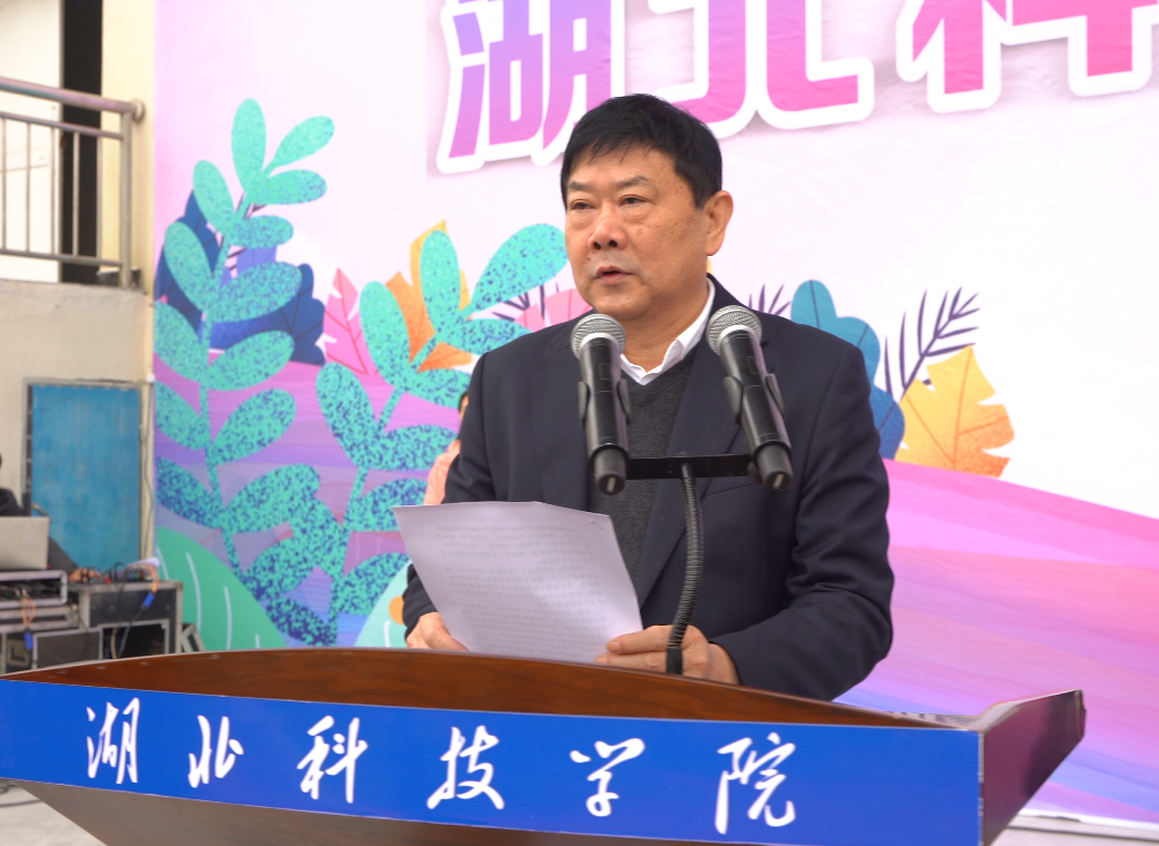 随后,党委常委,副校长钟儒刚宣读了2022年首届体育文化节暨校运动会
