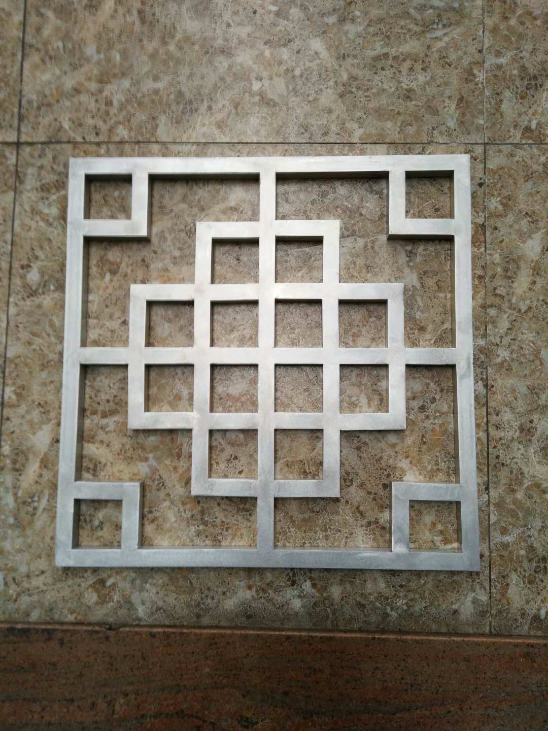 中式艺术回字格铝花格 木纹热转印铝花格