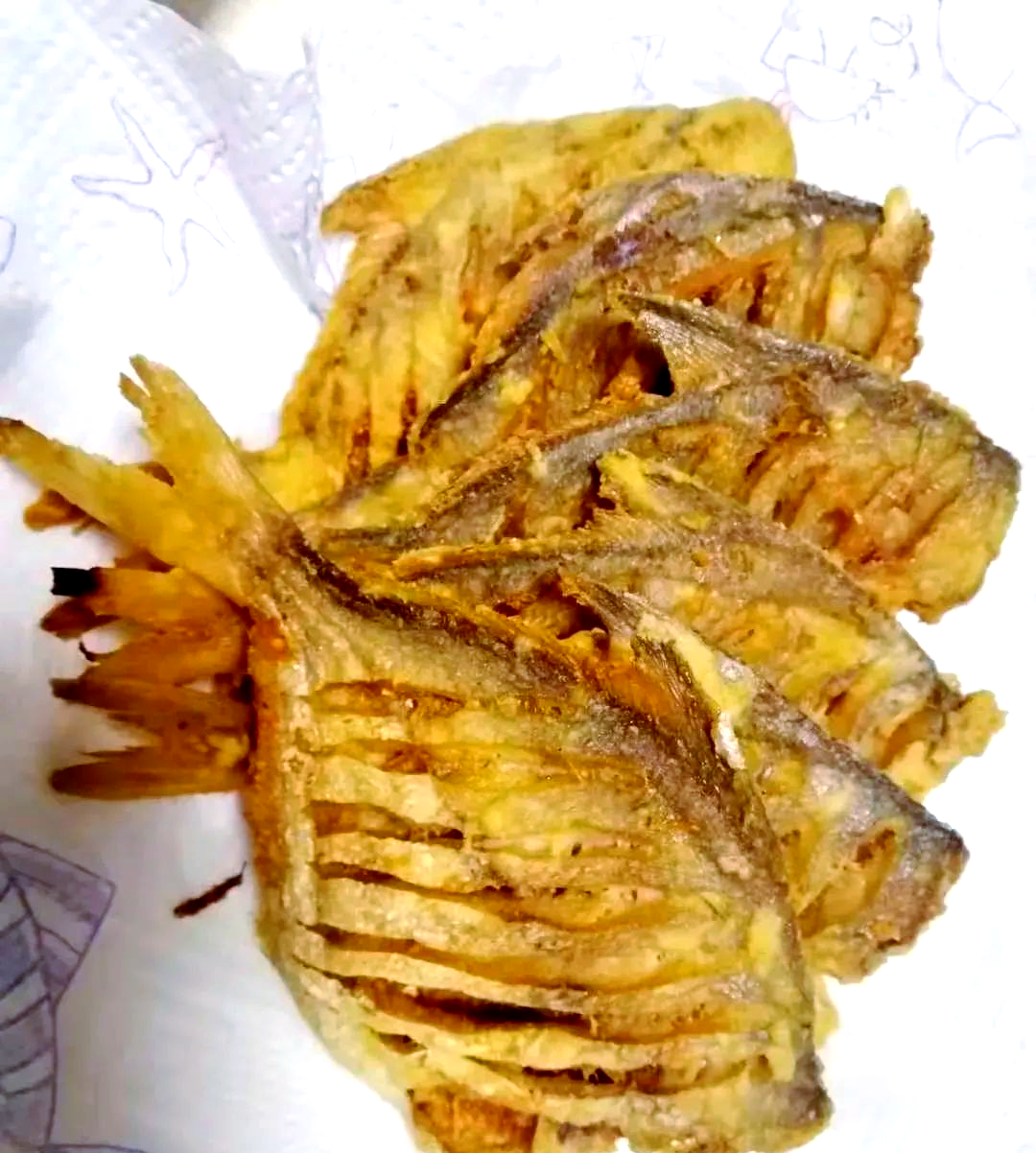 小晶鱼的烹饪方式层出不穷,无论是香煎,红烧,清蒸