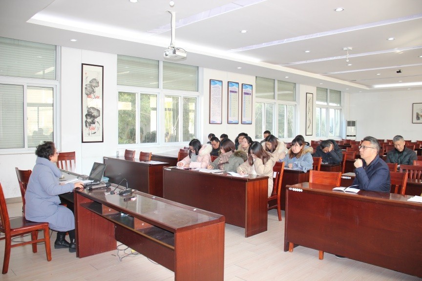 运西小学:专家引领助提升 交流合作共成长