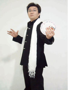 港媒:知名魔术师郭安迪去世,终年60岁,曾为《赌神》等电影做"赌术"