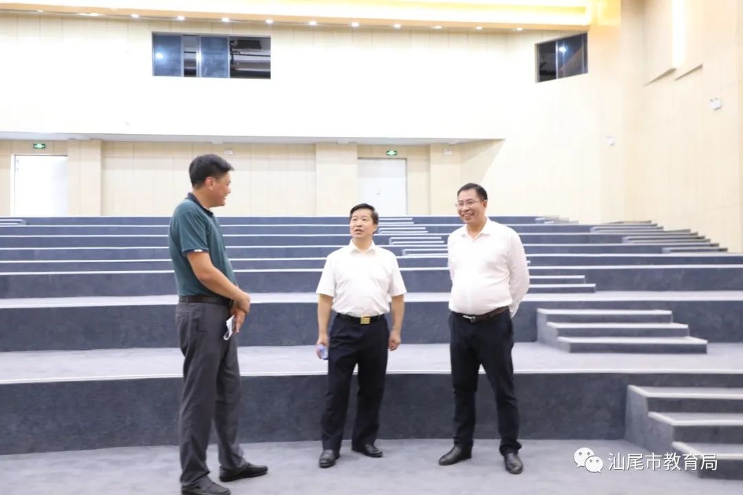 市政府副秘书长余振光调研市第二小学