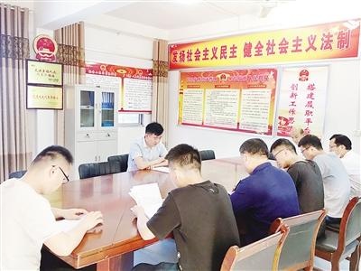 臨潁縣瓦店鎮人大代表聯絡站:打通代表聯繫群眾