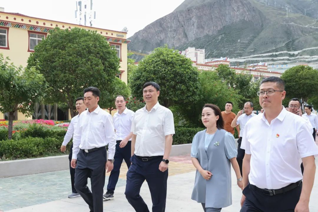敖煜新率德清县代表团赴四川小金县对接对口支援工作