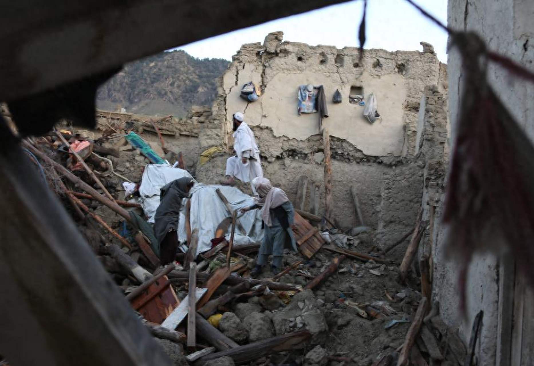 中东地区最近发生的一连串地震袭击阿富汗西北部,引发了深刻的灾难.