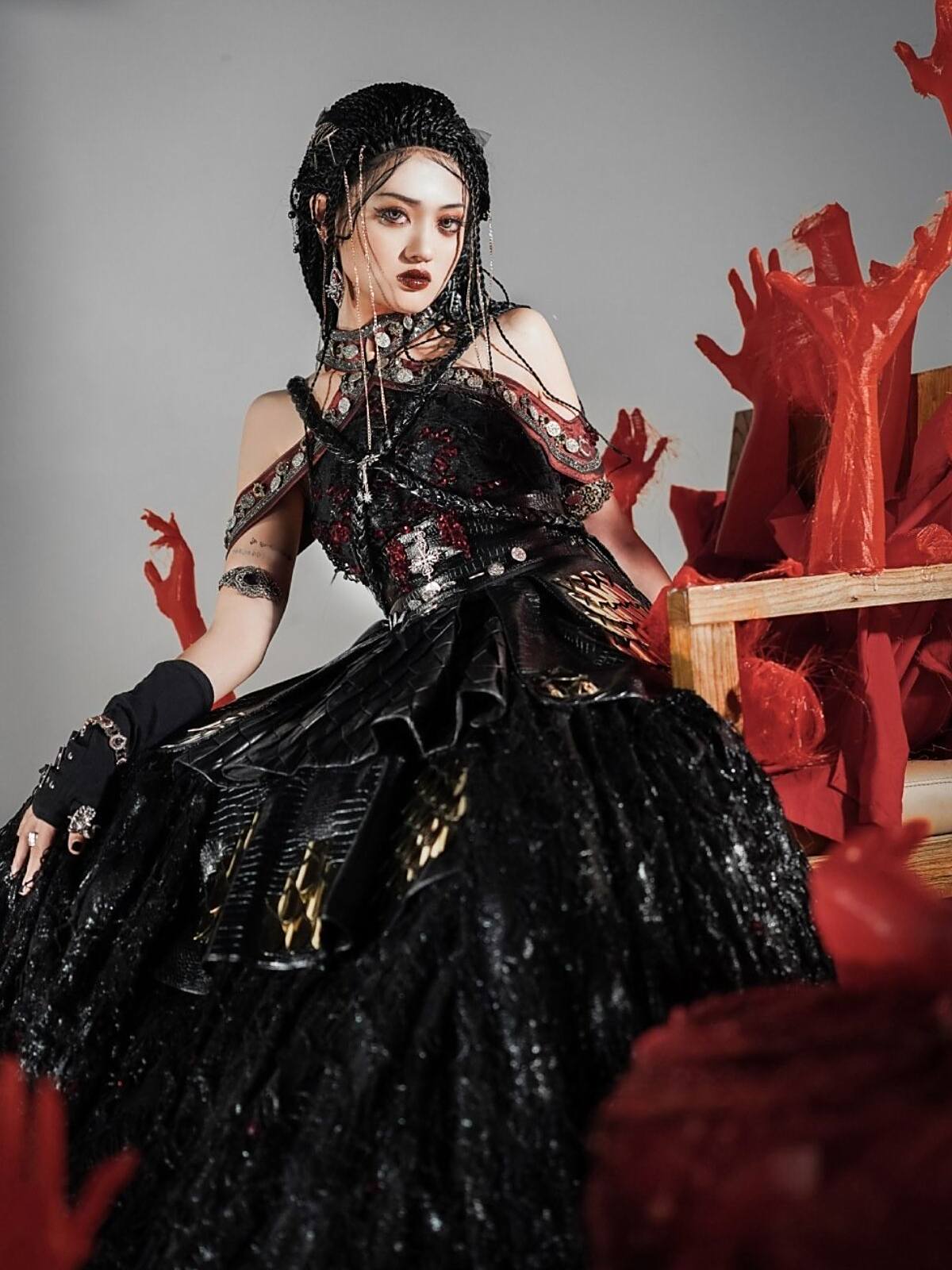 被洛丽塔"盔甲裙"美到了,"lo娘"的另一面,还真挺酷的