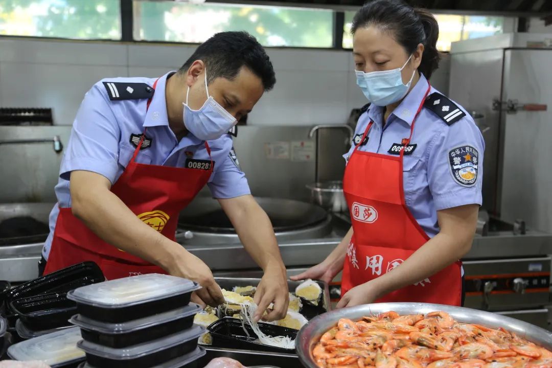 成都警察翁海林:人生海海,聚木成林