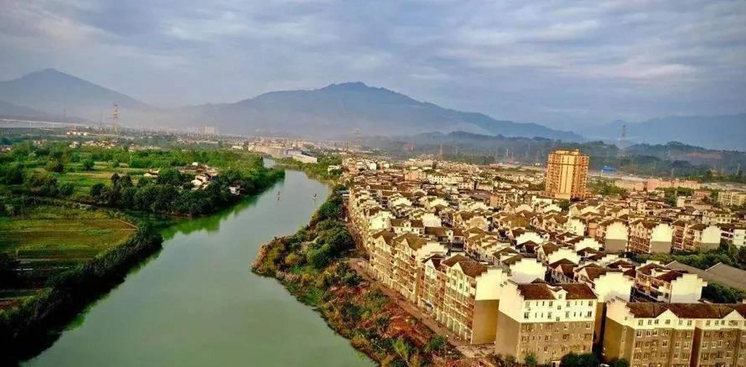 盘点中国千强镇 嘉农镇,位于乐山市沙湾区北部,东连大渡河与太平镇隔