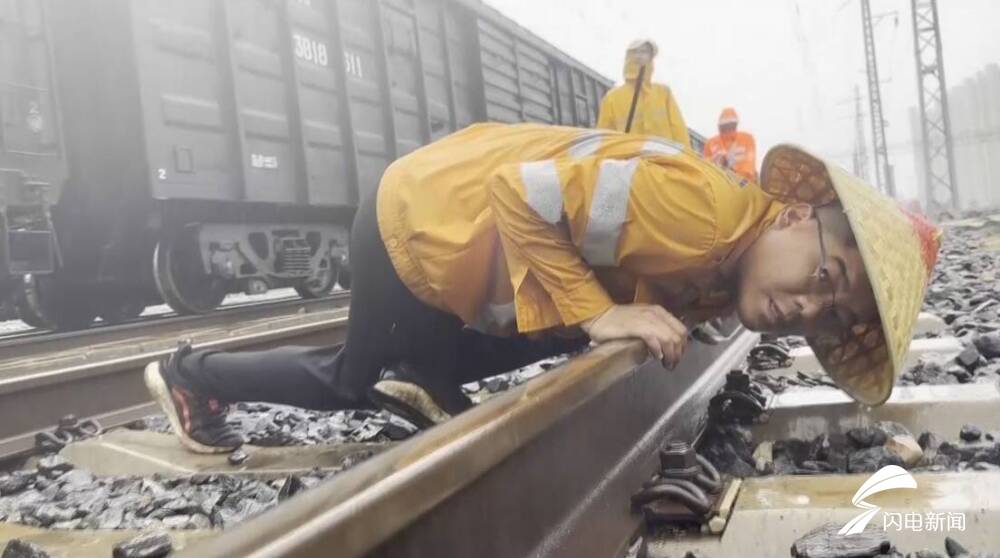 连续强降雨 国铁济南局各工务段彻夜守护