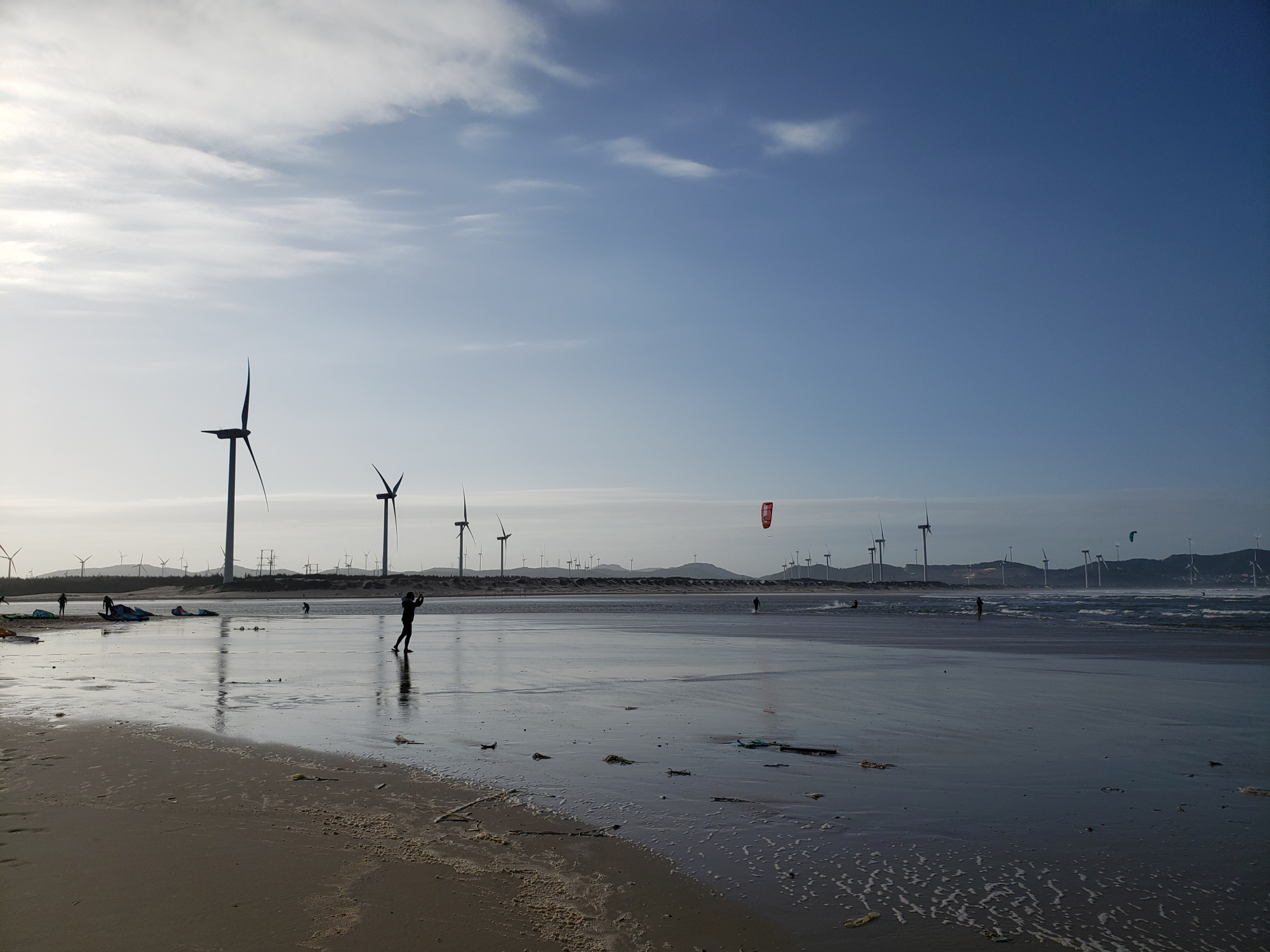 平潭长江澳沙滩的大风车